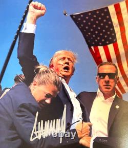 AMAZING! Signed 8x10 inch PRESIDENT DONALD TRUMP Authentic Autograph withCOA