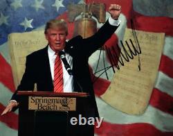 DONALD TRUMP signed 8x10 Picture Photo autographed with COA