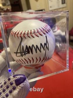 Donald Trump Hand Signed Professional Rawlings (OLB3) Baseball