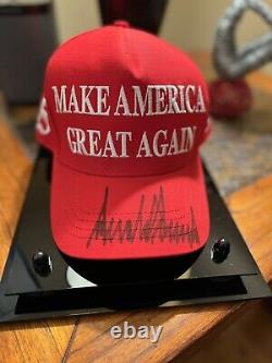 Donald Trump Hand-signed Autographed Make America Great Again Hat Psa/dna