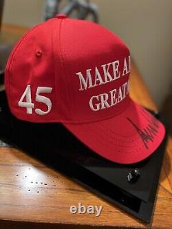 Donald Trump Hand-signed Autographed Make America Great Again Hat Psa/dna