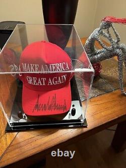 Donald Trump Hand-signed Autographed Make America Great Again Hat Psa/dna