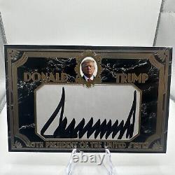 Donald Trump Signed 45th President of the US Custom Trading Card JSA YY95683