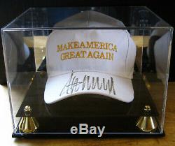 Donald Trump Signed Make America Great Again Maga Hat, Beckett Certified In Case