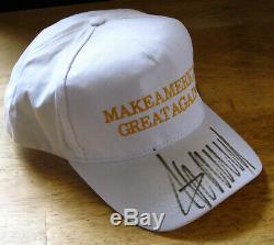 Donald Trump Signed Make America Great Again Maga Hat, Beckett Certified In Case