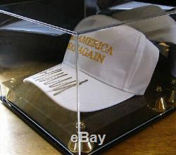 Donald Trump Signed Make America Great Again Maga Hat, Beckett Certified In Case