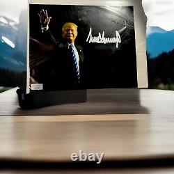 Donald Trump signed Smile and Wave Photo certified with COA