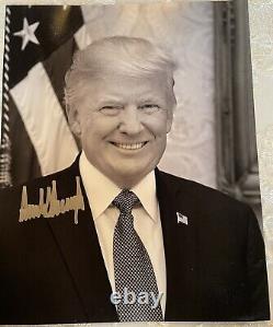 PRESIDENT DONALD TRUMP signature SIGNED Photo Silver Sharpie with Changing Color