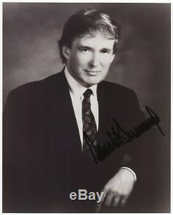 Trump, Donald (1946) Signed photograph