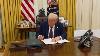 01 23 25 Le Pr&eacute;sident Trump Signe Des D&eacute;crets Ex&eacute;cutifs