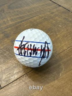 45e/47e Président Donald Trump Balle de Golf Signée Autographiée USA COA MAGA