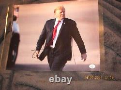 45e Président Américain Donald Trump Signé À La Main 10x8 Photo Couleur Paas Coa