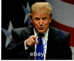 45e Président Américain Donald Trump Signé À La Main 10x8 Photo Couleur Todd Mueller Coa