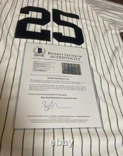45e Président Des États-unis Donald Trump Autographié Yankees De New York Jersey Bas Rare