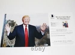 45e Président Donald J. Trump Signé 11x14 Photo Beckett Coa Make Amérique Grand