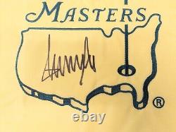 45ème Président Donald Trump Drapeau du Masters 2006 dédicacé et signé Photo de preuve