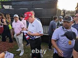 45ème Président Donald Trump Drapeau du Masters 2006 dédicacé et signé Photo de preuve