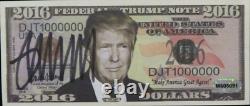 45ème Président des États-Unis Donald Trump a signé à la main la note TRUMP de 2016 d'une valeur de 1 million de dollars.
