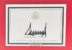 Affichage encadré signé par Donald Trump - Président Donald Trump, autographe de combat JSA