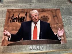 Affiche 11x17 signée par le Président Donald J. Trump avec deux certificats d'authenticité Président Trump