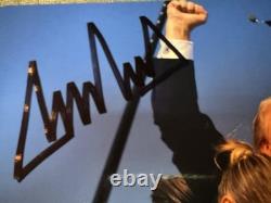 Affiche 11x17 signée par le Président Donald J. Trump avec double certificat d'authenticité Le Coup de Poing