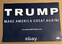 Affiche autographe de campagne signée JSA de Donald Trump Make America Great Again