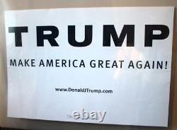 Affiche de campagne MAGA signée et authentifiée par Donald Trump - Signature PSA DNA