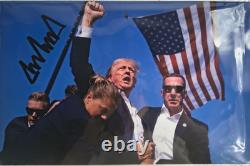 Affiche signée 11x17 de Donald Trump avec certificat d'authenticité, 45e Président, Pédophile