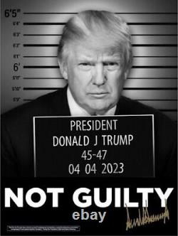 Affiche signée authentique 18x24 du président Donald J. Trump non coupable