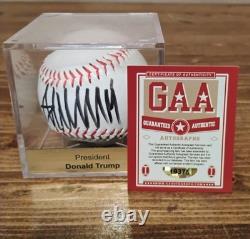 Balle de baseball Rawlings OLB3 signée par le Président Donald Trump, authentifiée par GAA