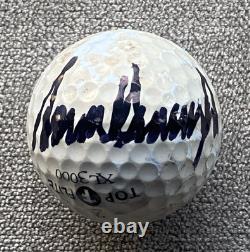 Balle de golf signée/autographiée par le 45/47e Président Donald Trump avec certificat d'authenticité MAGA
