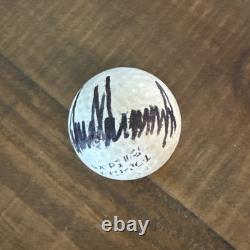 Balle de golf signée par le 45/47e président Donald Trump avec certificat d'authenticité USA MAGA