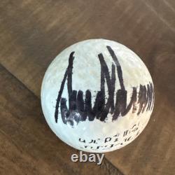 Balle de golf signée par le 45/47e président Donald Trump avec certificat d'authenticité USA MAGA