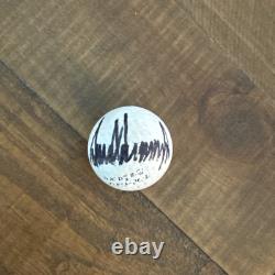 Balle de golf signée par le 45/47e président Donald Trump avec certificat d'authenticité USA MAGA
