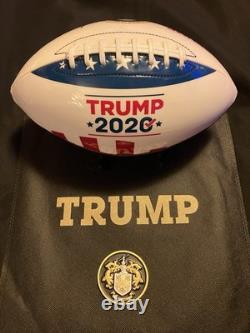 Ballon de football de campagne dédicacé par le président Donald Trump 2020 (taille réelle)