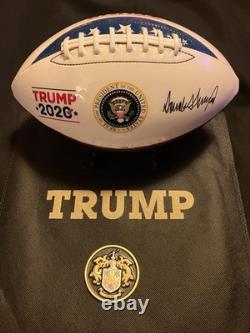 Ballon de football de campagne dédicacé par le président Donald Trump 2020 (taille réelle)