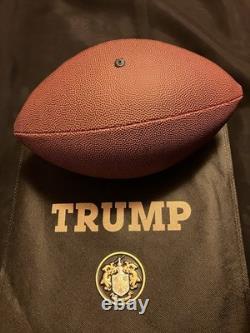 Ballon de football de campagne dédicacé par le président Donald Trump 2020 (taille réelle)