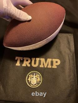 Ballon de football de campagne dédicacé par le président Donald Trump 2020 (taille réelle)