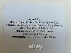 Bannière Autographiée De Donald Trump Encadrée Incluant D'autres Icônes Signatures