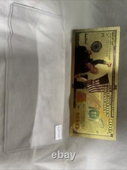 Billet de banque en plastique en feuille d'or de 100 $ signé par Charlie Kirk et Donald Trump