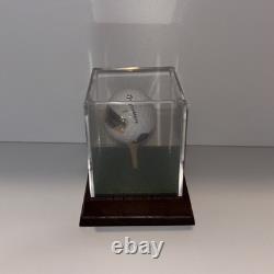 Boule de golf signée par Trump avec certificat d'authenticité