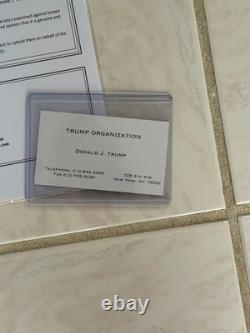 CARTE DE VISITE SIGNÉE PAR LE PRÉSIDENT DONALD TRUMP AVEC CERTIFICAT D'AUTHENTICITÉ EXCELLENTE EXPOSITION