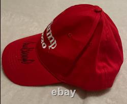 CASQUETTE DE BASEBALL TRUMP 2020 AUTOGRAPHIÉE PAR DONALD TRUMP AVEC CERTIFICAT D'AUTHENTICITÉ SIGNÉ À LA MAIN