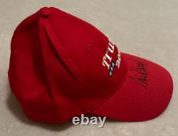 CASQUETTE DE BASEBALL TRUMP 2020 AUTOGRAPHIÉE PAR DONALD TRUMP AVEC CERTIFICAT D'AUTHENTICITÉ SIGNÉ À LA MAIN