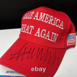 CASQUETTE MAGA SIGNÉE À LA MAIN PAR DONALD TRUMP 45-47 Président Rendre l'Amérique Grande HOLO COA