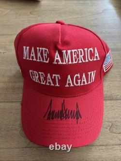 CASQUETTE ROUGE MAGA 45-47 SIGNÉE À LA MAIN PAR LE PRÉSIDENT DONALD TRUMP AVEC HOLOGRAMME D'AUTOGRAPHES ET CERTIFICAT D'AUTHENTICITÉ