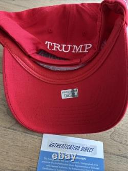 CASQUETTE ROUGE MAGA 45-47 SIGNÉE À LA MAIN PAR LE PRÉSIDENT DONALD TRUMP AVEC HOLOGRAMME D'AUTOGRAPHES ET CERTIFICAT D'AUTHENTICITÉ
