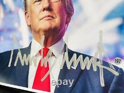 COA Donald Trump Autographed Signed PHOTO MAGA Display 45 Président Hat NICE<br/> <br/>
  Translation in French:<br/>	COA Donald Trump Photo signée Autographiée MAGA Président 45 Affichage Chapeau NICE