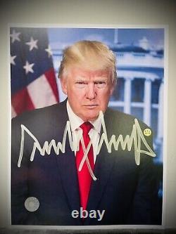 COA Donald Trump Photo MAGA dédicacée signée Affichage 45 Président Casquette NICE