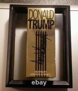 COFFRET DE COLOGNE SIGNE EN ENTIER PAR LE PRÉSIDENT AMÉRICAIN DONALD TRUMP avec avis rapide PSA évalué